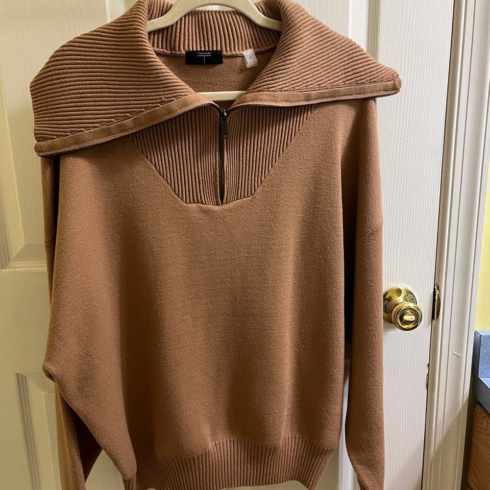 TAHARI women’s knit sweater - L